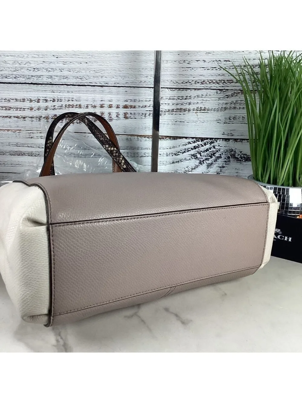 Coach Minetta‎ toupe bag White exotic leather hand shoulder purse